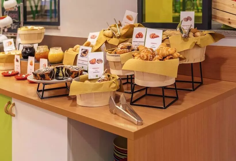 Fotos del hotel Ibis Styles Napoli Garibaldi:  19