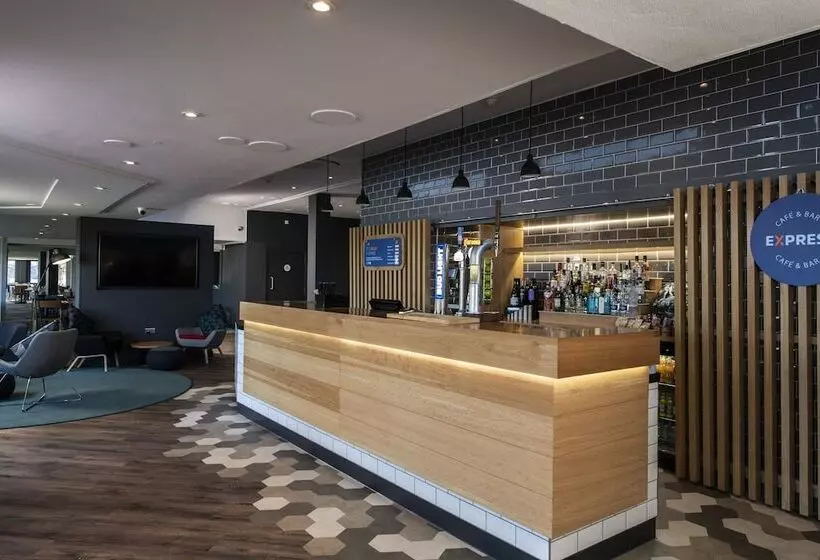 Fotos del hotel Holiday Inn Express Edinburgh City West, An Ihg:  9