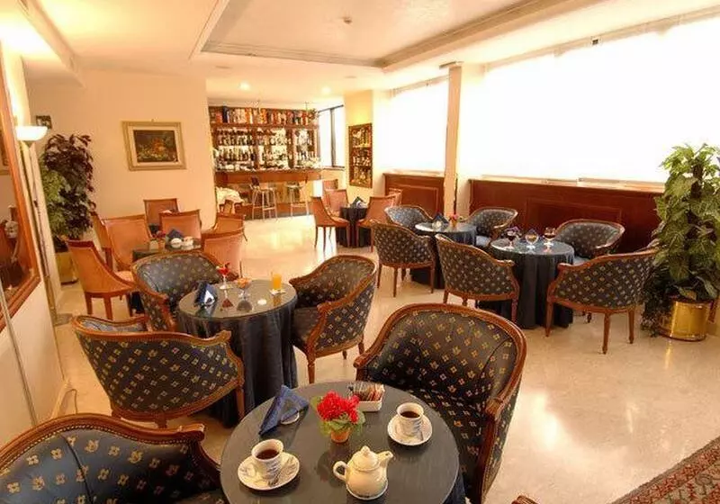 Fotos del hotel The Brand:  22