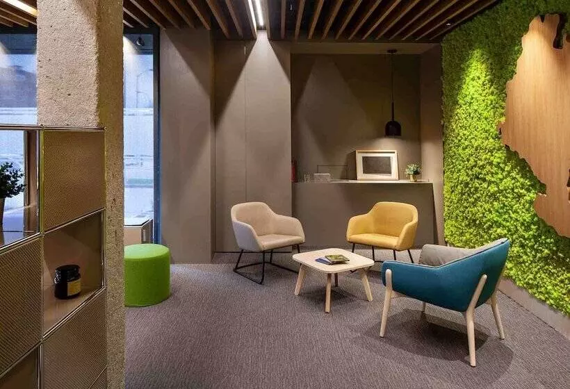 Fotos del hotel Ibis Styles Pamplona Noain:  2