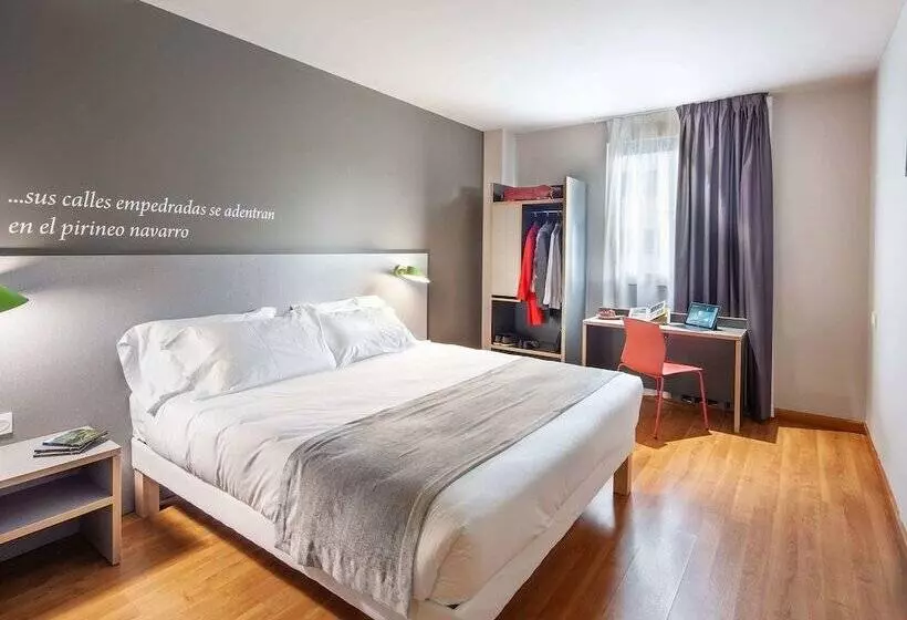 Fotos del hotel Ibis Styles Pamplona Noain:  17