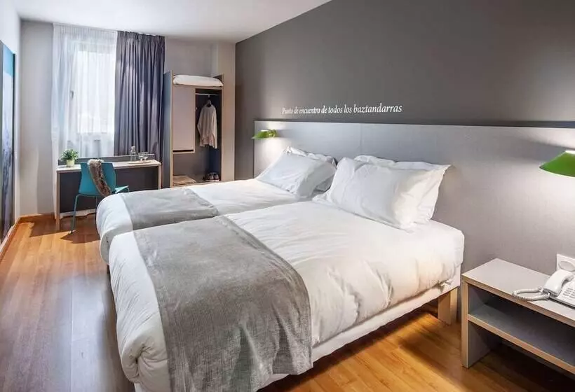 Fotos del hotel Ibis Styles Pamplona Noain:  12
