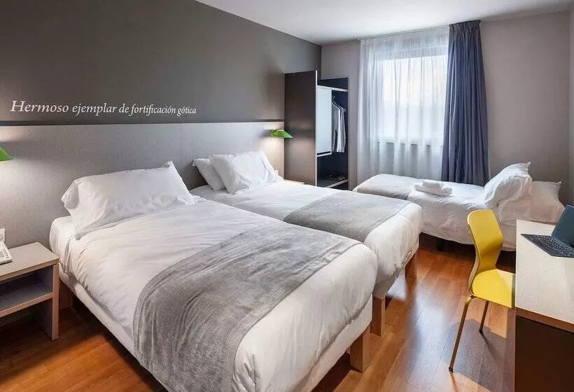 Fotos del hotel Ibis Styles Pamplona Noain:  9