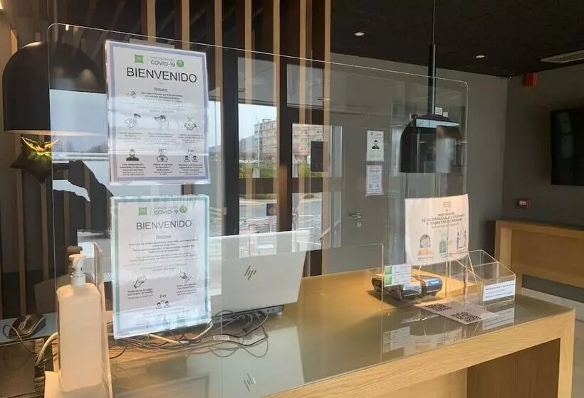 Fotos del hotel Ibis Styles Pamplona Noain:  4