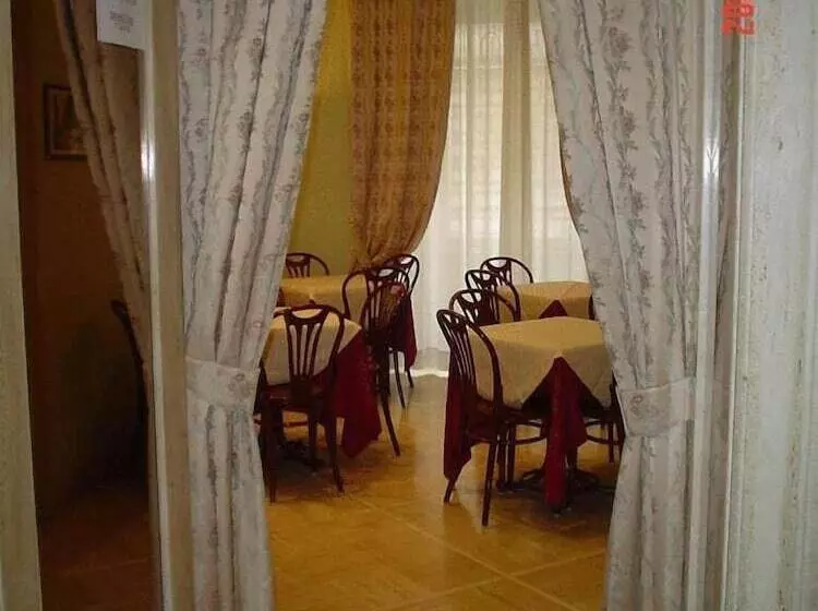 Fotos del hotel Dina:  10