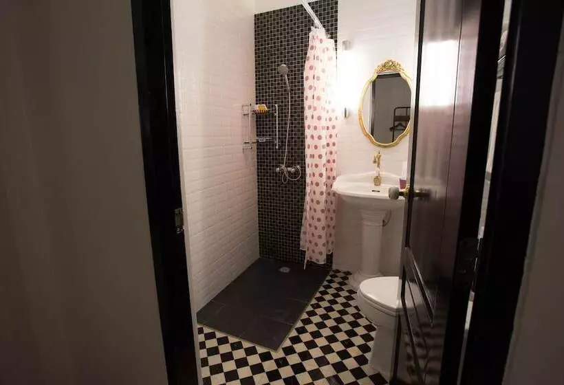 Fotos del hotel First House:  10