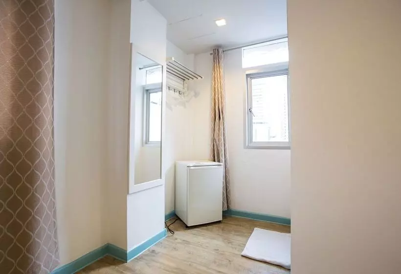 Fotos del hotel First House:  13