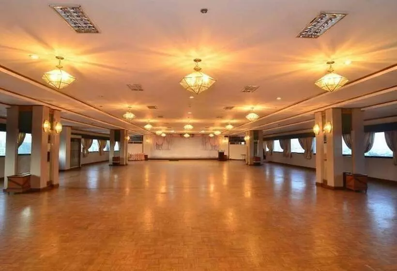 Fotos del hotel Holiday Plaza Hotel:  4