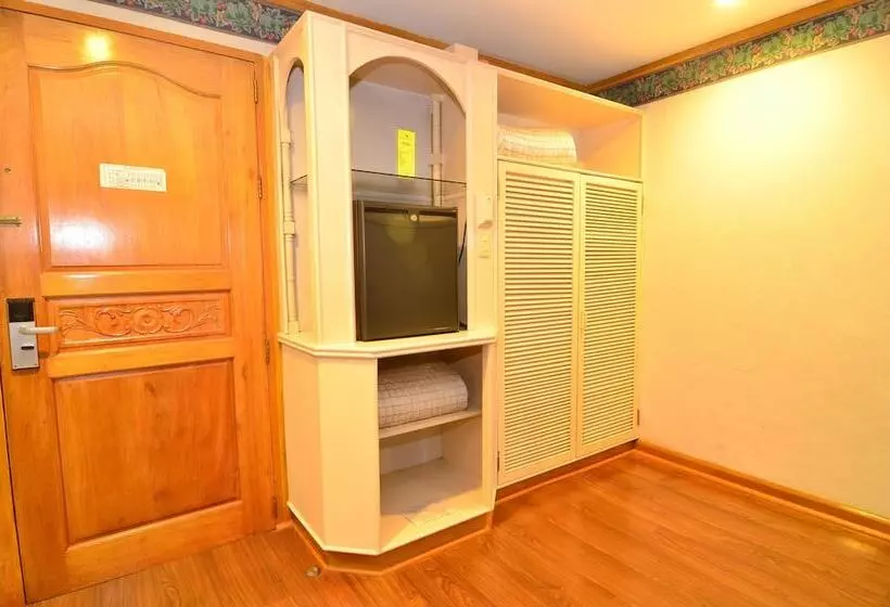 Fotos del hotel Holiday Plaza Hotel:  19