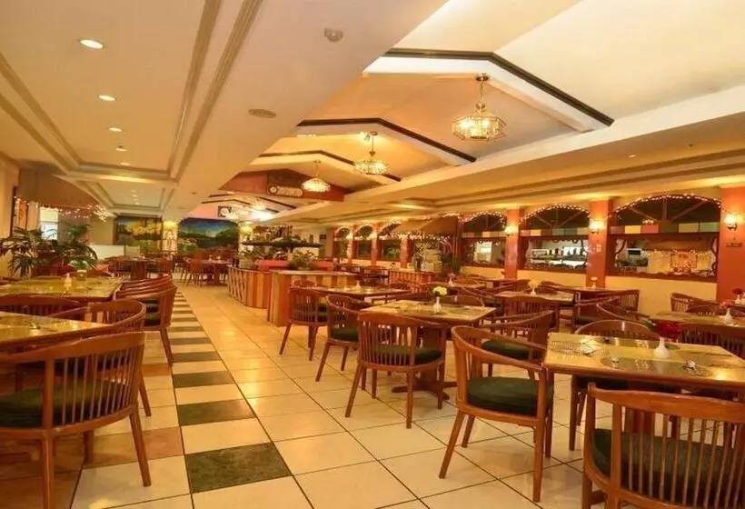 Fotos del hotel Holiday Plaza Hotel:  5