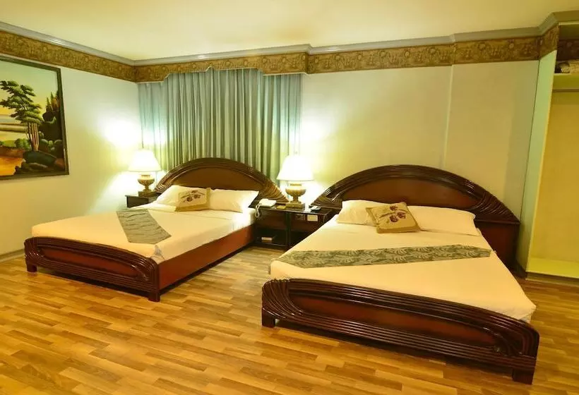 Fotos del hotel Holiday Plaza Hotel:  15