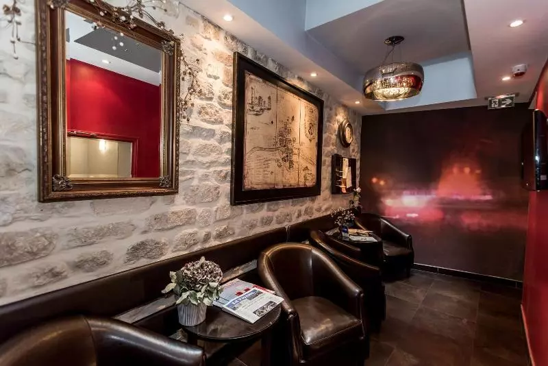 Fotos del hotel Hôtel Lumières Montmartre Paris:  5