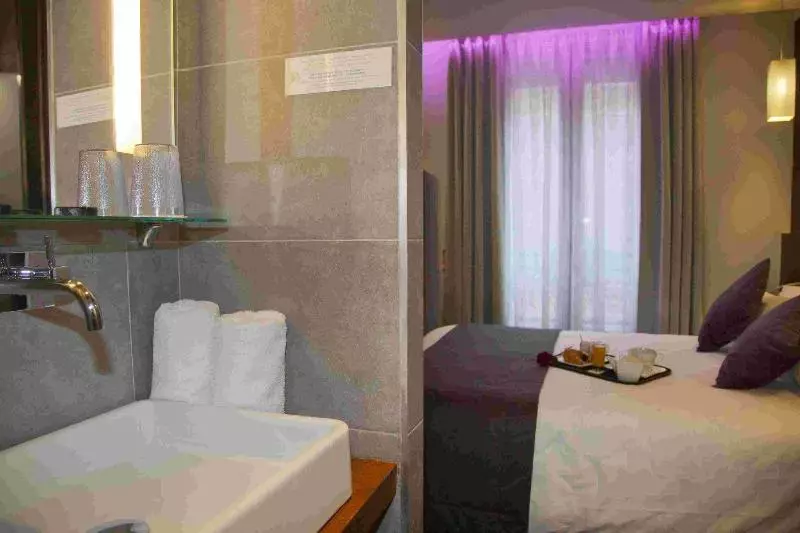 Fotos del hotel Hôtel Lumières Montmartre Paris:  14