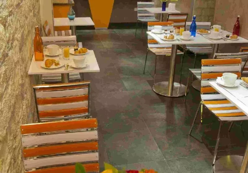 Fotos del hotel Hôtel Lumières Montmartre Paris:  11