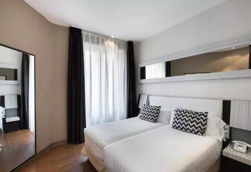 Petit Palace Triball