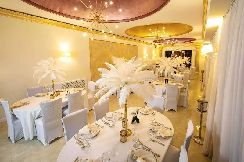 Fotos del hotel Capital With Private Wellness:  21