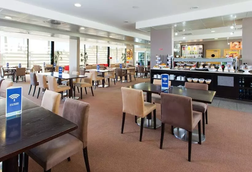 Fotos del hotel Holiday Inn Express Lisbonoeiras, An Ihg:  19