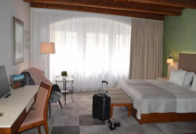 Fotos del hotel The Golden Wheel:  2