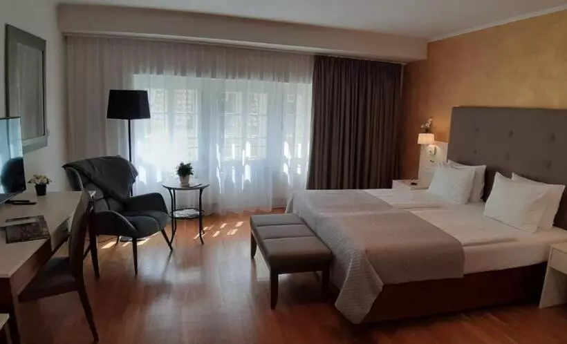 Fotos del hotel The Golden Wheel:  16