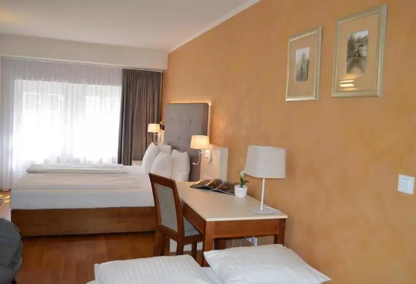 Fotos del hotel The Golden Wheel:  18