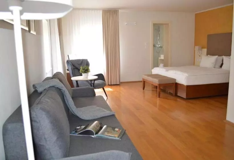 Fotos del hotel The Golden Wheel:  24