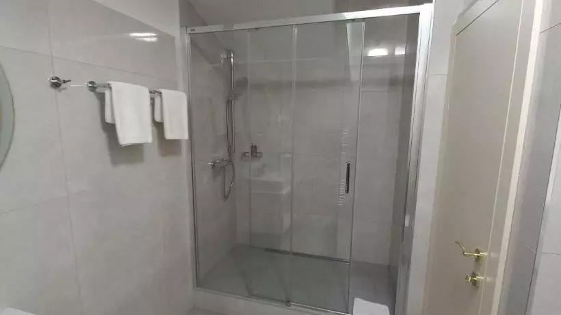 Fotos del hotel The Golden Wheel:  17