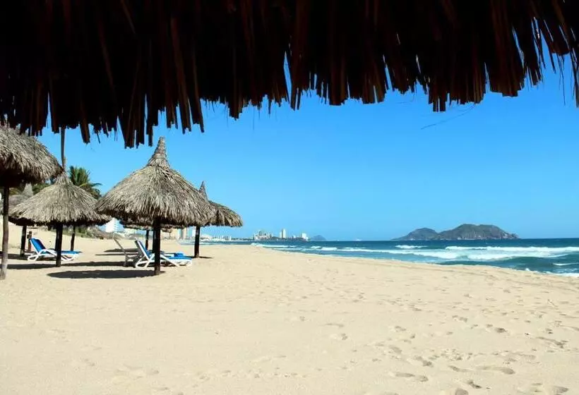 Fotos del hotel Costa Bonita Condominium & Beach Resort:  18