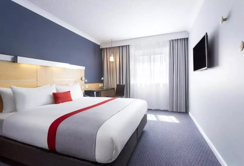 Holiday Inn Express Southampton – M27, J7, An Ihg