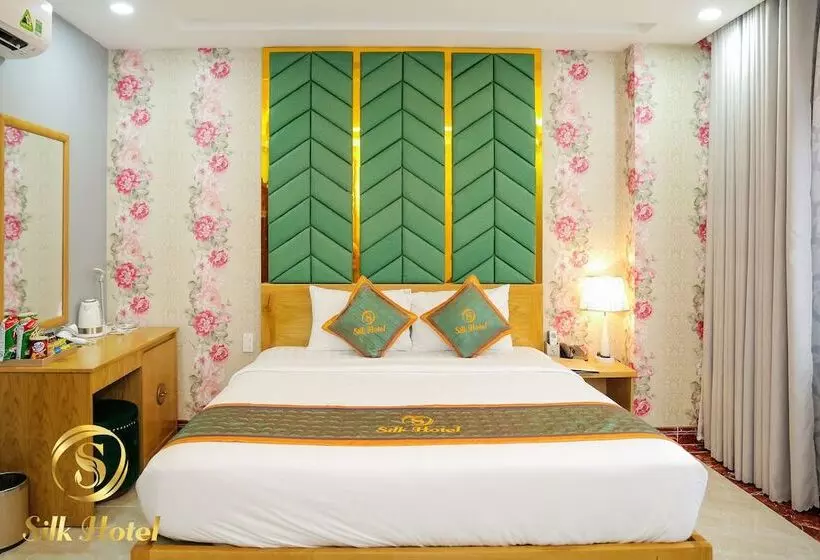 Silk  Near Tan Son Nhat Airport