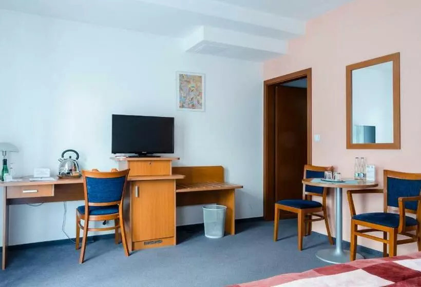 Fotos del hotel Inos:  13