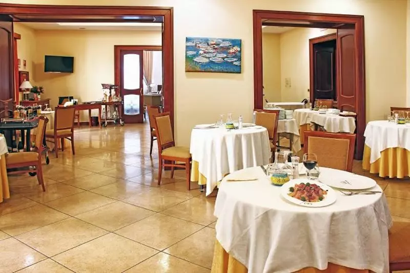 Fotos del hotel Le Cheminee Business:  4