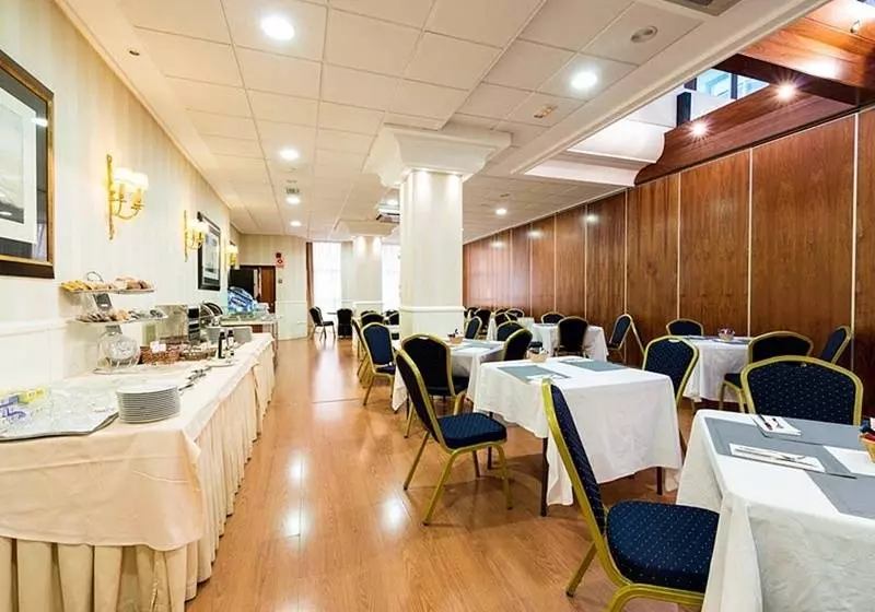 Fotos del hotel Fc Infantas De León:  3