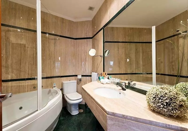 Fotos del hotel Fc Infantas De León:  6