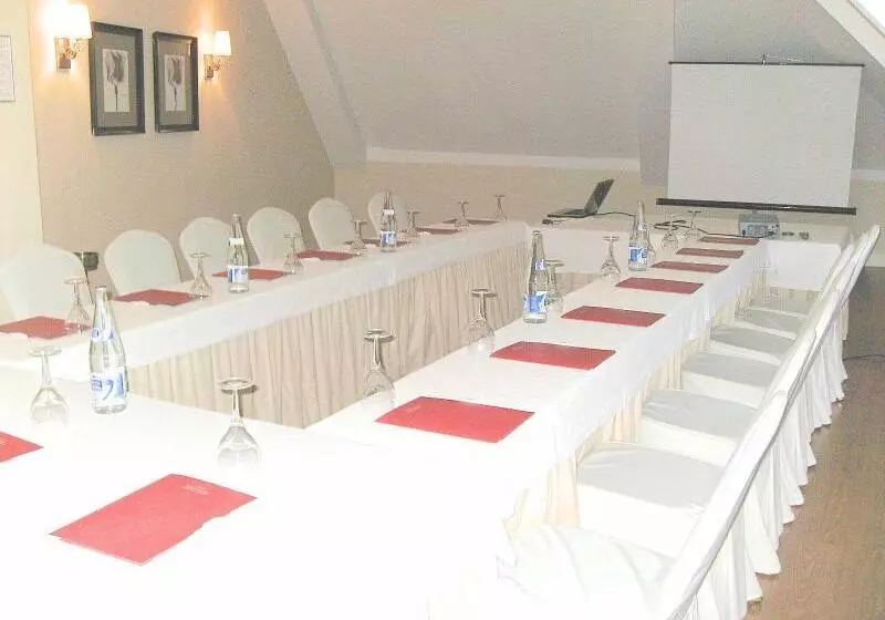 Fotos del hotel Fc Infantas De León:  4