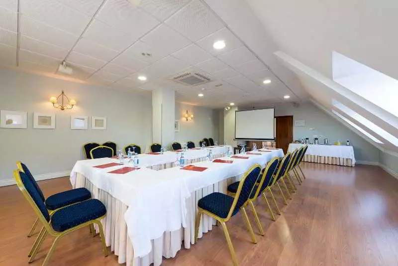 Fotos del hotel Fc Infantas De León:  12