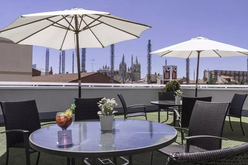 Fotos del hotel Fc Infantas De León:  21