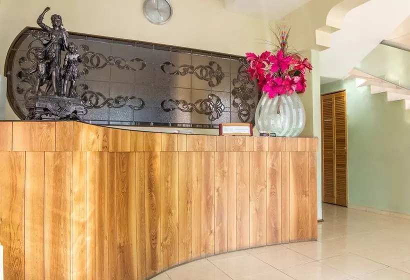 Fotos del hotel Capital O  Villa Monini:  5