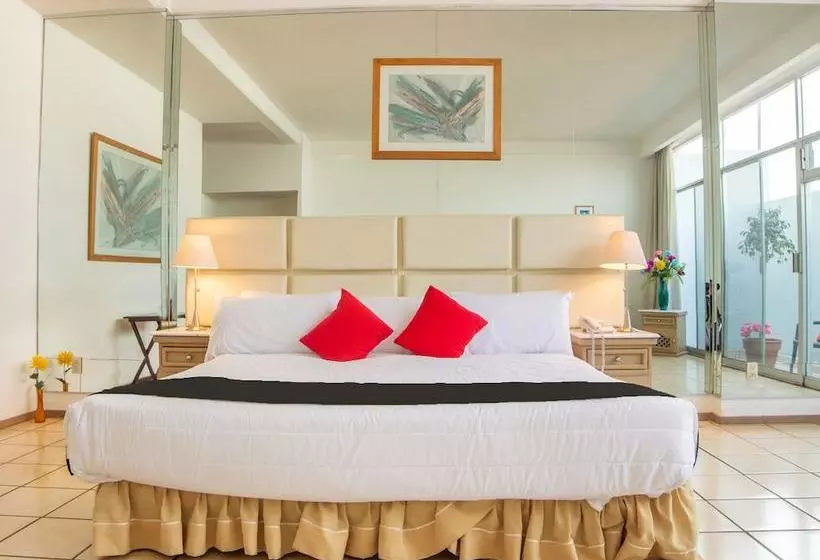 Fotos del hotel Capital O  Villa Monini:  11