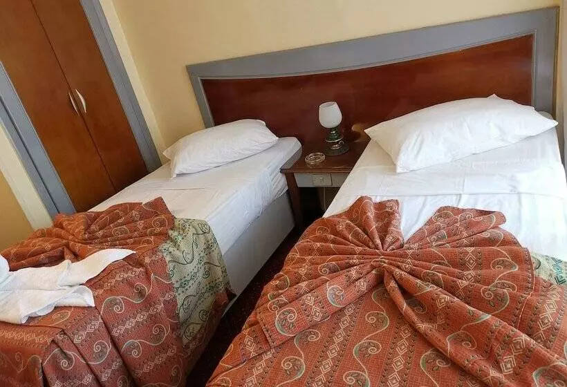 Fotos del hotel Caroline Crillon:  18