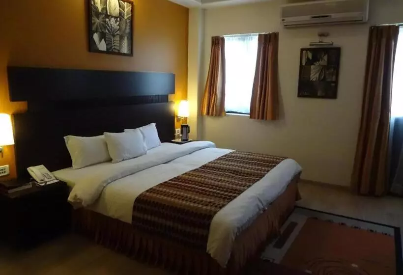 Chateau Windsor Hotel – Marine Drive