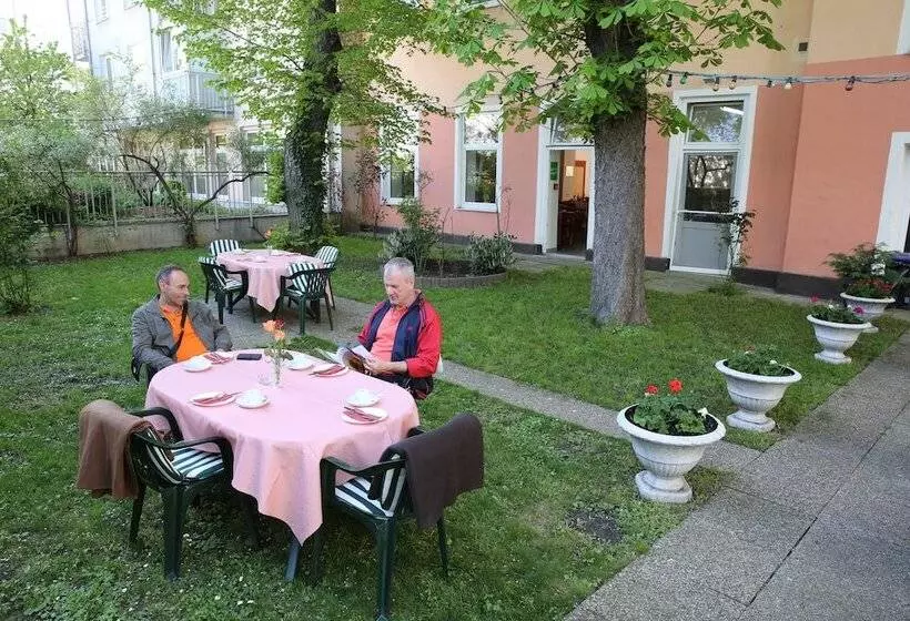 Fotos del hotel Garten- Und Kunsthotel Gabriel City:  10