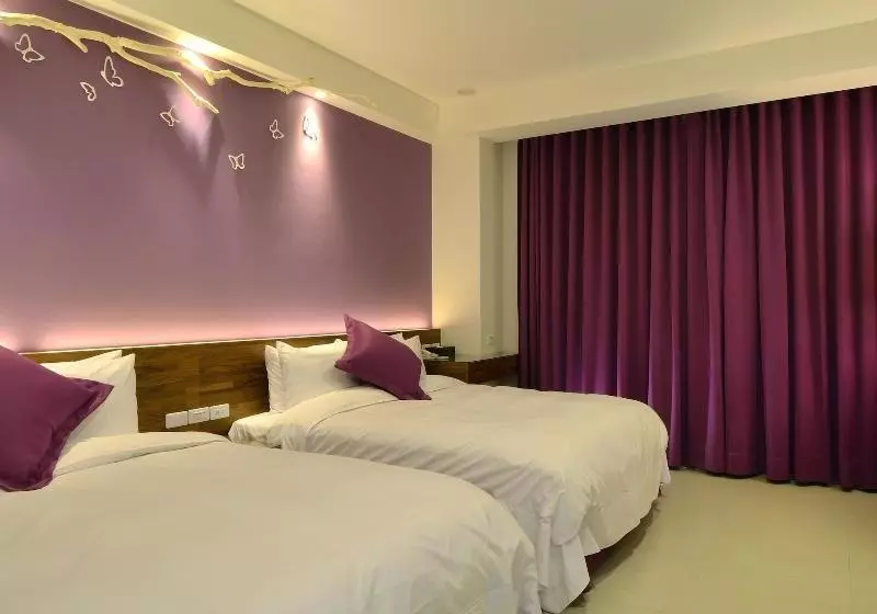Fotos del hotel J Resort:  11