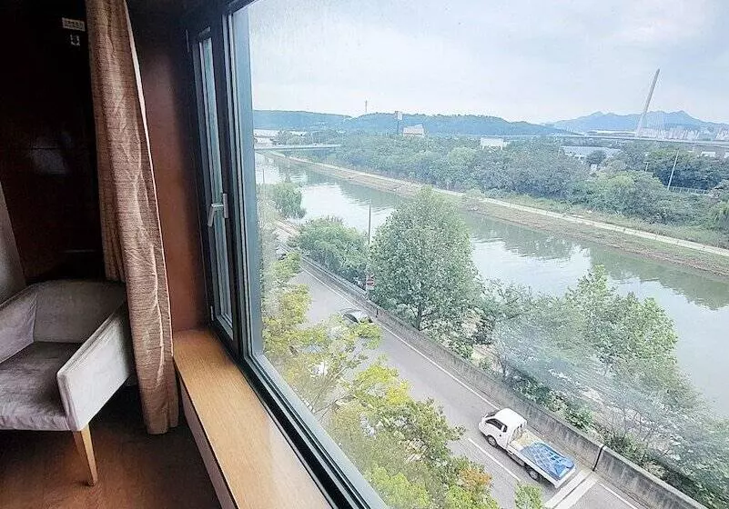 Fotos del hotel Busybee Midi Niagara:  10