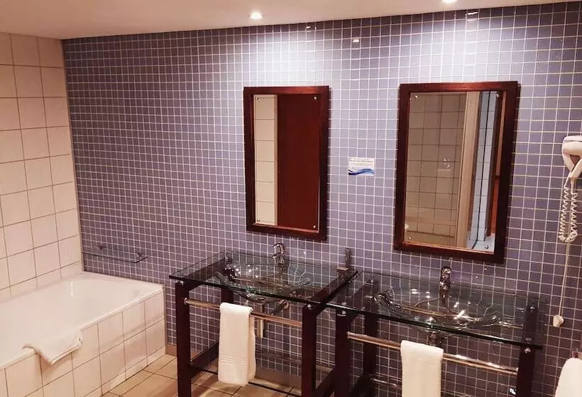 Fotos del hotel Circa Luxury Apartment:  17