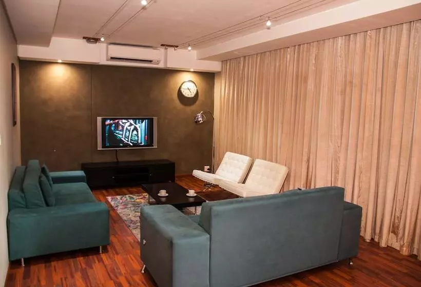 Fotos del hotel Circa Luxury Apartment:  2