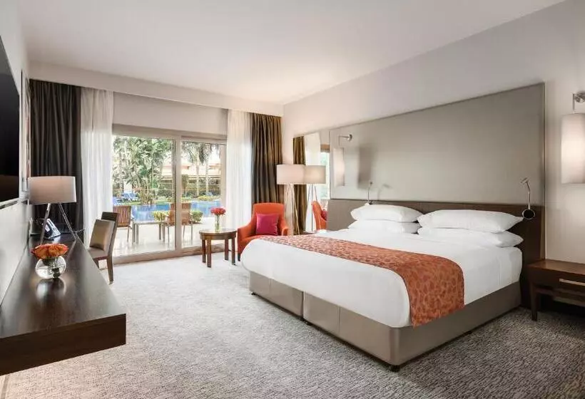 Dusit Thani Lakeview Cairo