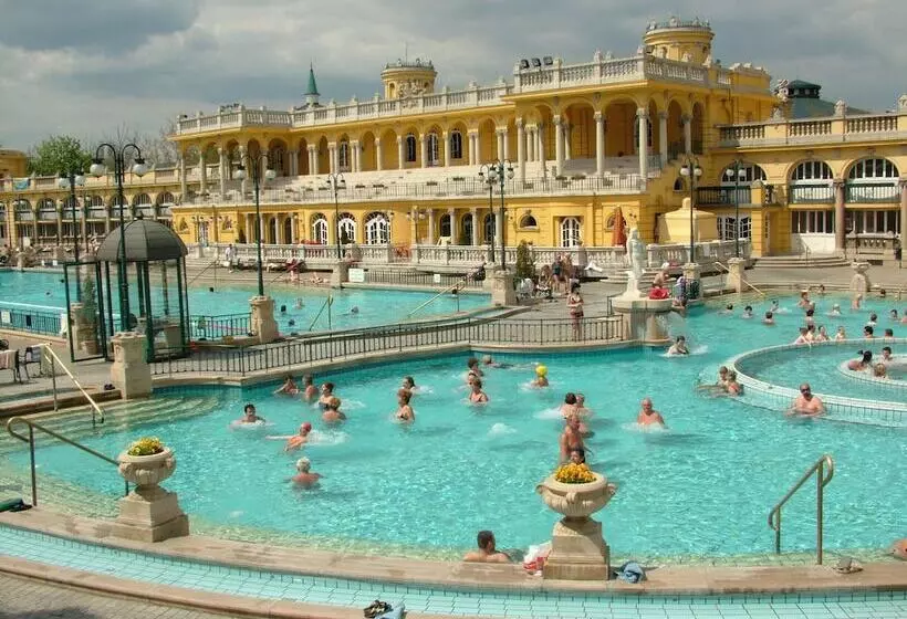 Fotos del hotel Benczur:  2