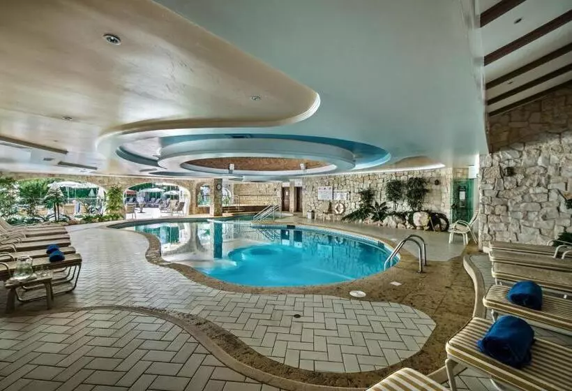 Four Seasons Country Club