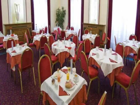 Fotos del hotel Kyriad Paris 10 Gare de L'Est:  2