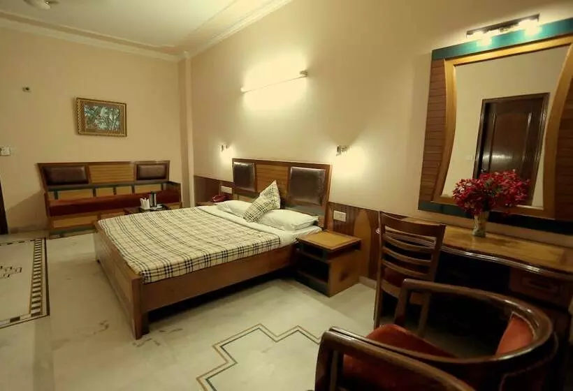 Capital O74390  Grand Park Inn